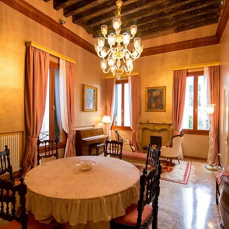 Lejlighed Palazzo San Beneto